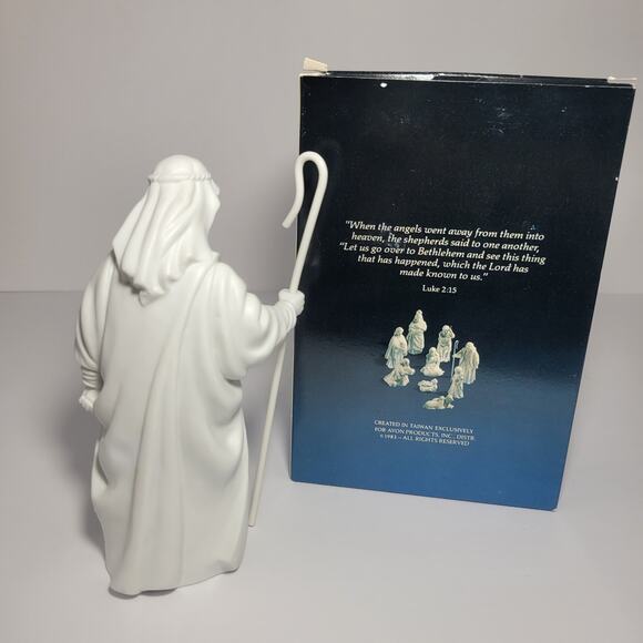Avon Nativity Collectibles: THE SHEPERD Porcelain Christmas Figurine 1983 - Picture 3 of 4